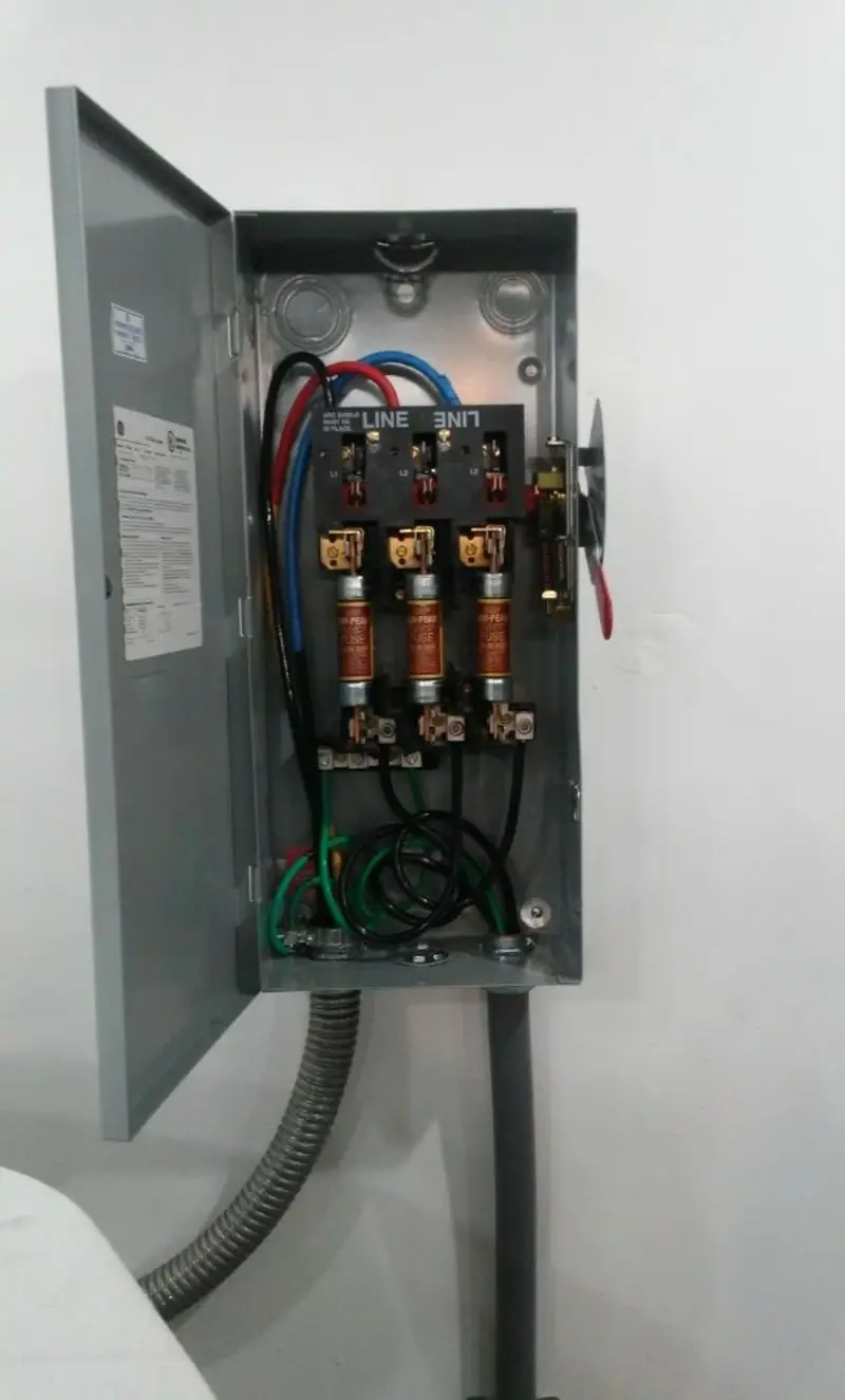 Three-phase disconnect switch installed for Smoke Detector Installation in Plano
